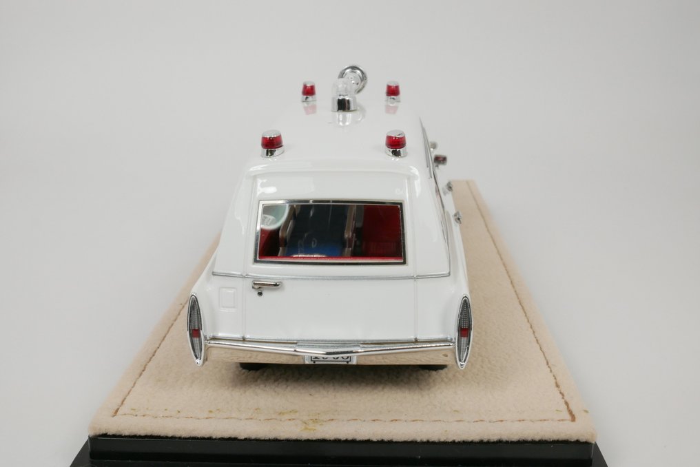 Stamp 1:43 - Αυτοκίνητο μοντελισμού - Cadillac Miller Meteor ambulance - 1968 #3.2