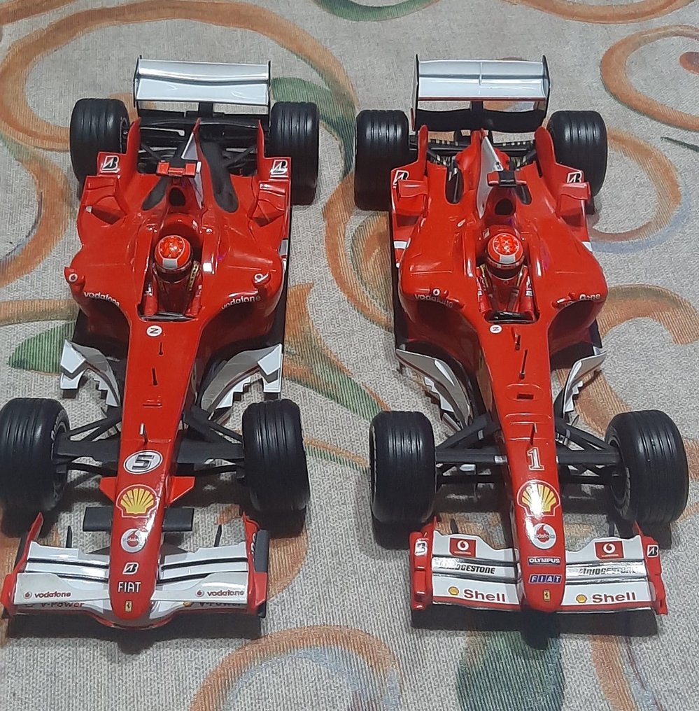 Hot Wheels 1:18 - Model car (2) - 2 ferrari f1 michael schumacher f2004 e f248 anno 2006 #1.0
