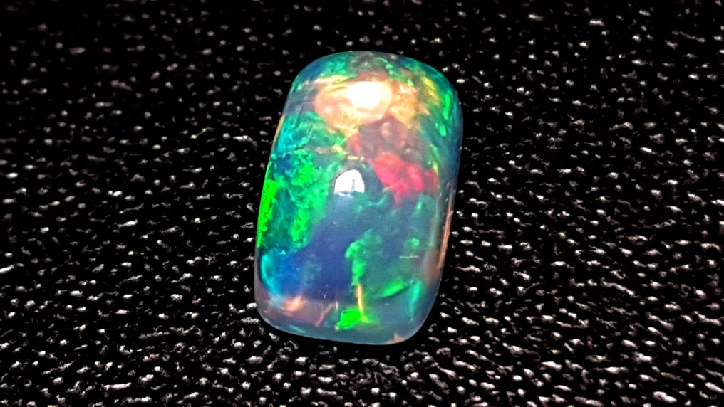 Opal Cabochon - Height: 5.04 mm - Width: 6 mm- 0.38 g - (1) #2.1