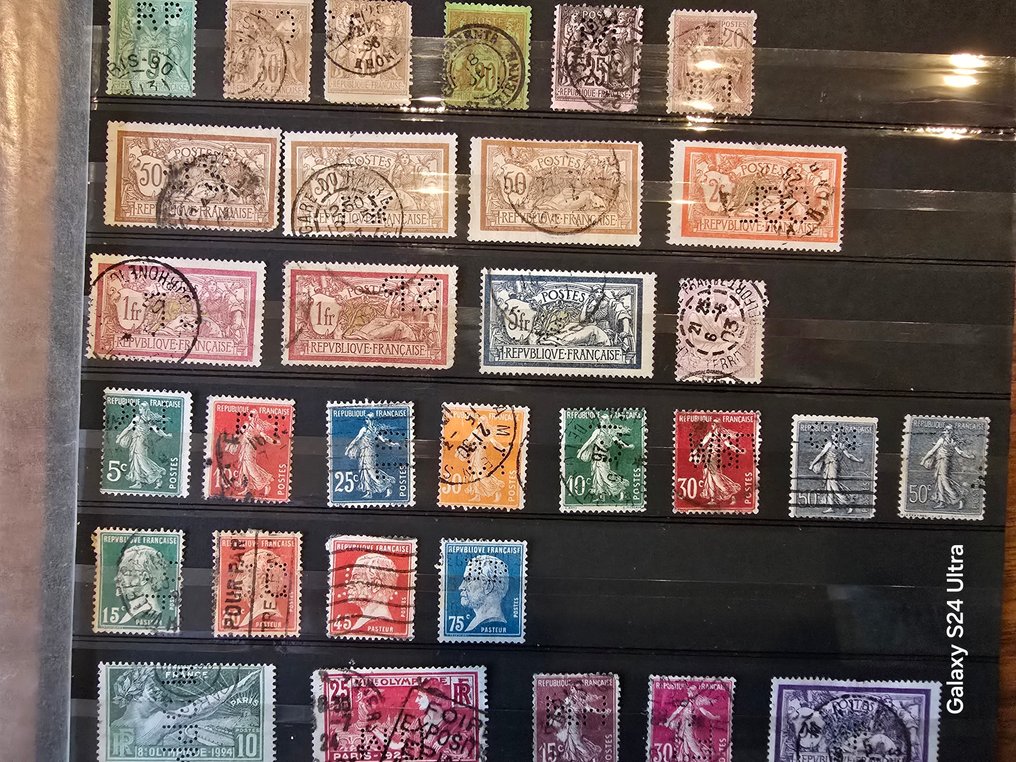 法国 1890/2006 - 独特的经典法国 perfins 收藏，书背面 #2.1