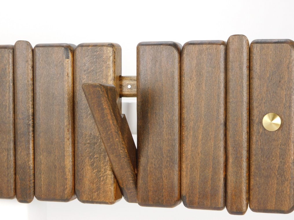 Wilk Brothers Furniture - Sebastian Wilk - 衣帽架 - 钢琴式衣帽架 Type9 60 胡桃木 - 黄铜, 环氧树脂, 山毛榉, 钢 #4.3