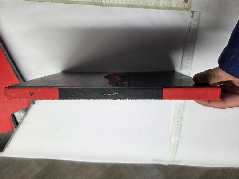 Book - Ferrari - Rivista Libro La Ferrari 2012 #2.1