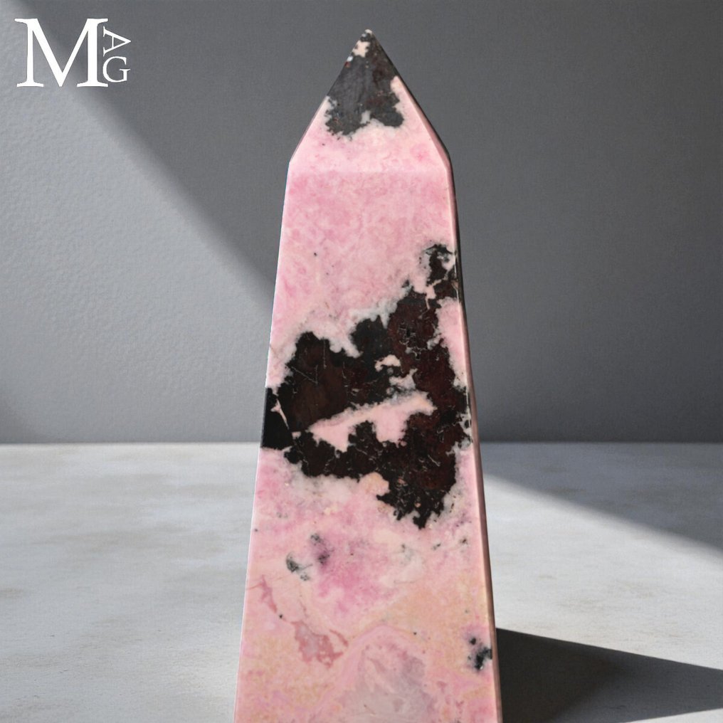 Rhodonite Sculptures Rhodonite Tower with Galena – Peru - Height: 100 mm - Width: 26 mm- 125 g #3.2