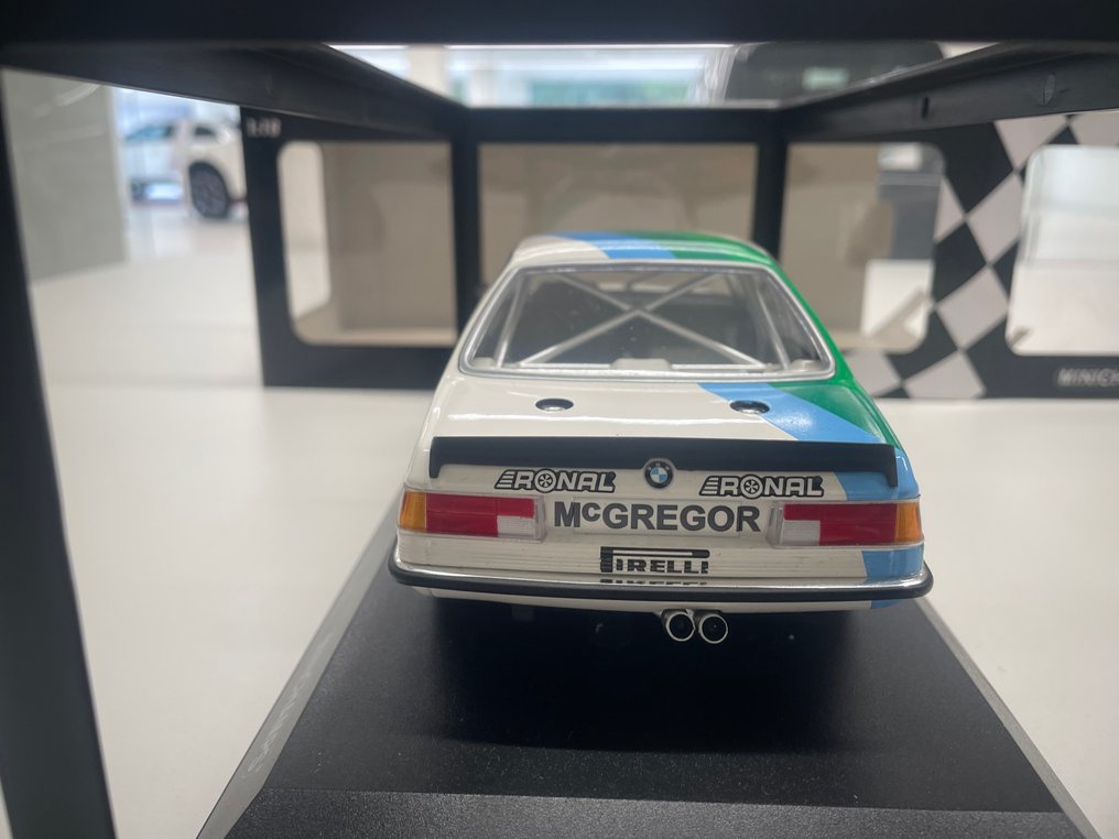 Minichamps 1:18 - Machetă mașină - BMW 635 CSi #2.1