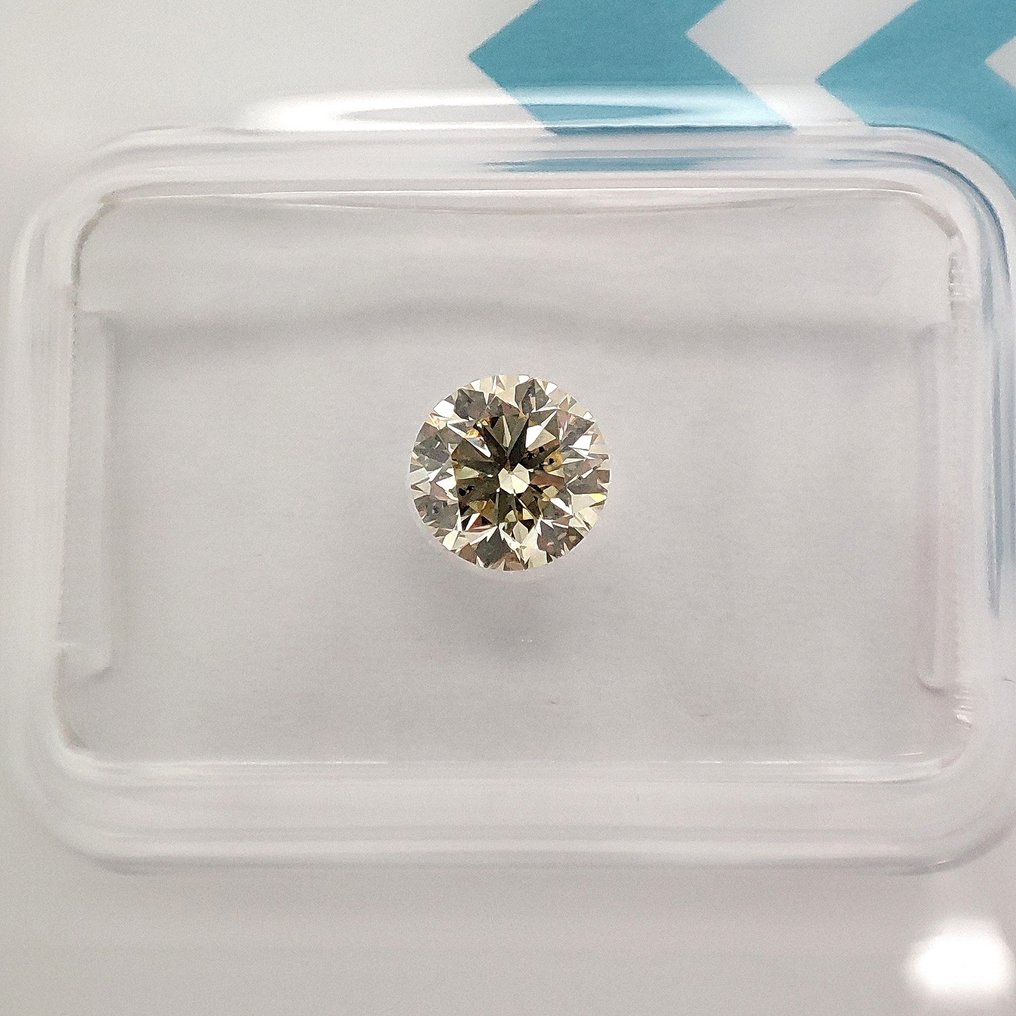 Nincs minimálár - 1 pcs Gyémánt (Természetes színű) - 0.64 ct - Kerek - Fancy light Barnás Sárga - SI1 - Nemzetközi Gemmológiai Intézet (IGI) #1.0