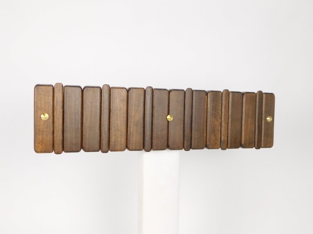 Wilk Brothers Furniture - Sebastian Wilk - 衣帽架 - 钢琴式衣帽架 Type9 60 胡桃木 - 黄铜, 环氧树脂, 山毛榉, 钢 #1.0