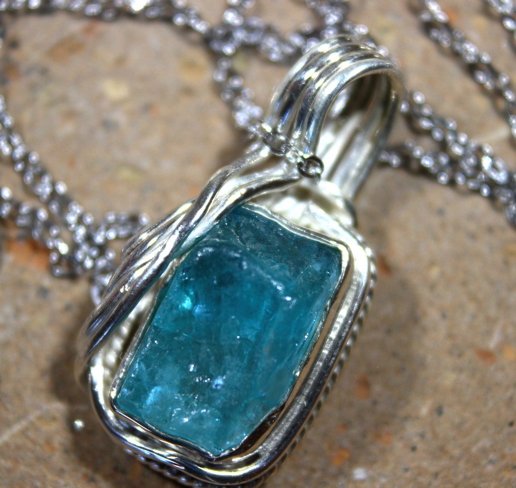 No Reserve Price - Ct. 20.30 Pendente in Argento con Apatite Neon Naturale - Catenina 925 AG - Altezza: 24 mm - Larghezza: 12 mm- 4.06 g #3.2