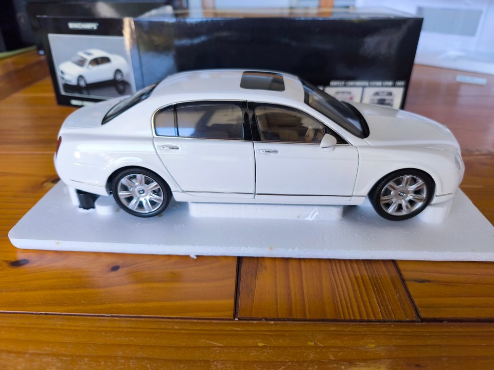 MiniChamps 1:18 - Model car - Bentley Continental Flying Spur - 2005 #3.2