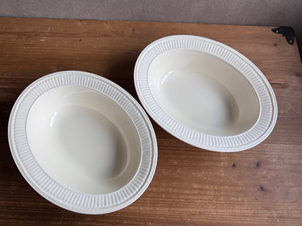 Wedgwood - John Goodwin - Table service (2) - Edme - Earthenware, Ceramic - Deep shells. #2.1