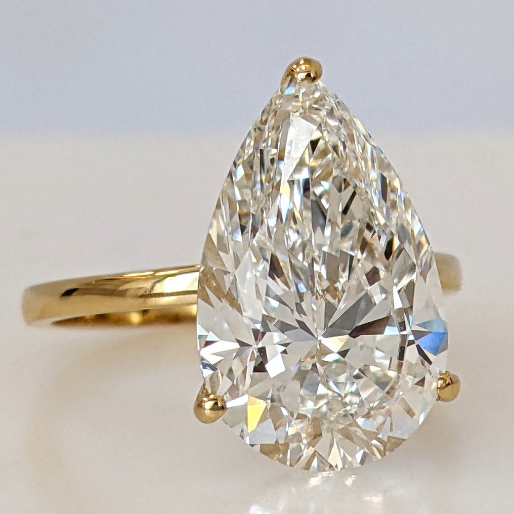 戒指 - 14 克拉 黃金 - 8.52ct. tw. 鉆石 (實驗室培育) - E VVS2 IGI #4.3