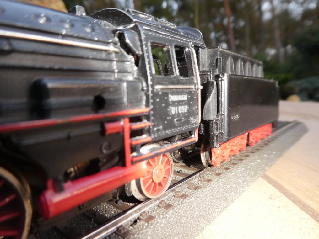 Märklin H0 - F 800 - Ατμομηχανή με όχημα μεταφοράς (1) - Ταχύτερη ατμομηχανή για επιβατικά τρένα BR 01, με Telex. - DB #2.1