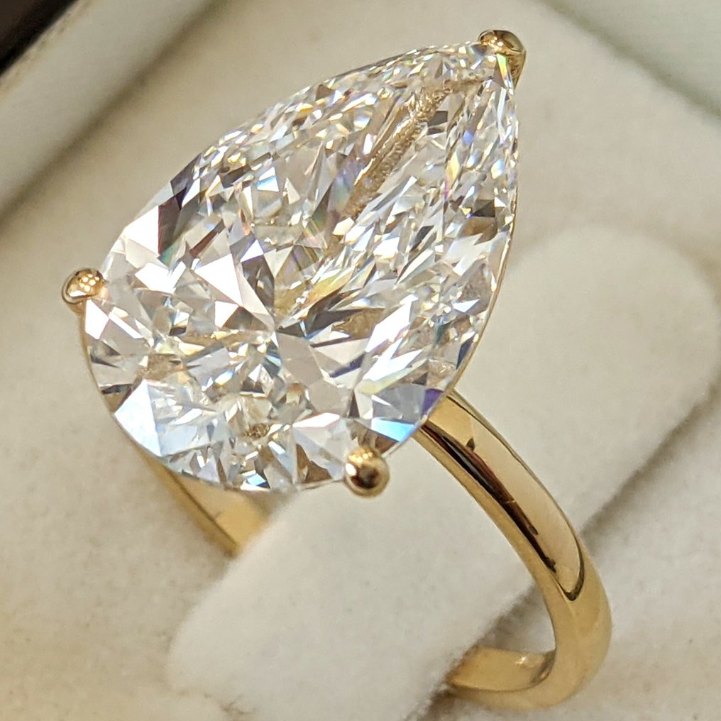 戒指 - 14 克拉 黃金 - 8.52ct. tw. 鉆石 (實驗室培育) - E VVS2 IGI #1.0