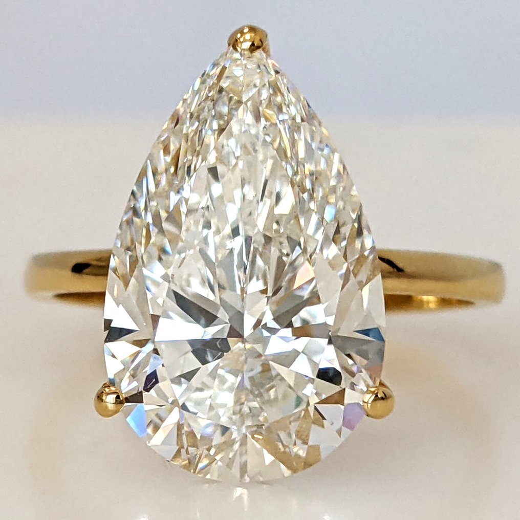 戒指 - 14 克拉 黃金 - 8.52ct. tw. 鉆石 (實驗室培育) - E VVS2 IGI #1.0