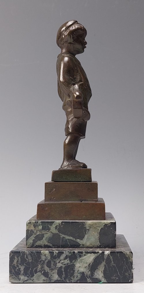 Statuetta, Rokende jongen - 18 cm - Bronzo, Marmo #2.1