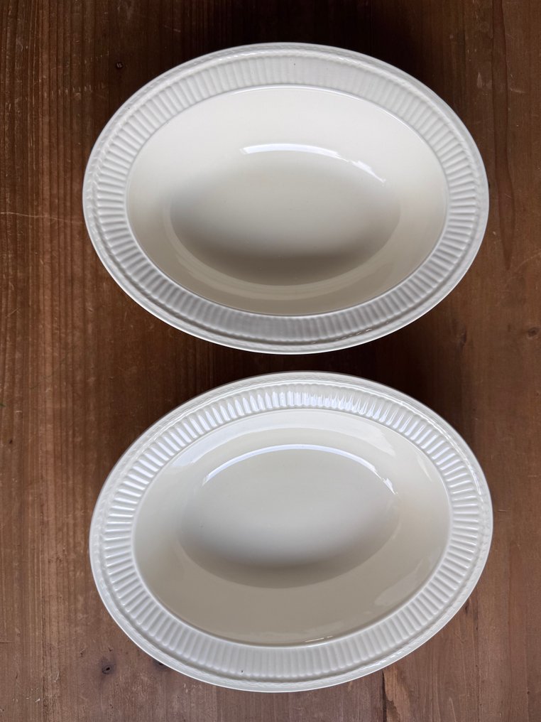 Wedgwood - John Goodwin - Table service (2) - Edme - Earthenware, Ceramic - Deep shells. #1.0