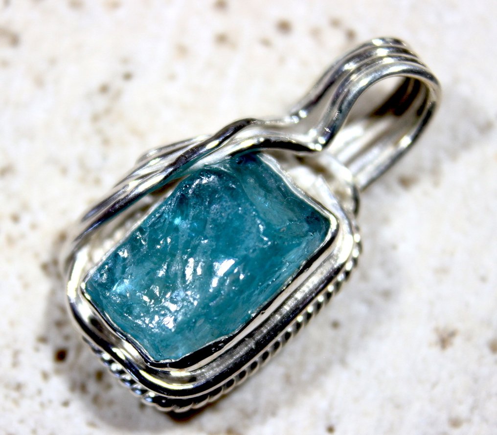 No Reserve Price - Ct. 20.30 Pendente in Argento con Apatite Neon Naturale - Catenina 925 AG - Altezza: 24 mm - Larghezza: 12 mm- 4.06 g #1.0