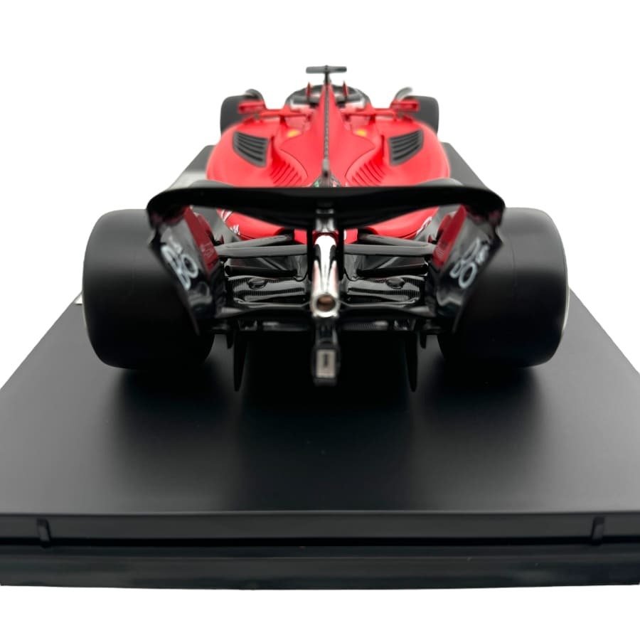 Bburago 1:18 - Model samochodu wyścigowego - Ferrari SF23 #16 C. Leclerc - (+ Showcase) #4.3