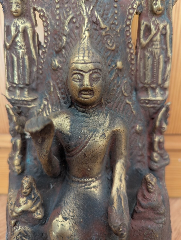 Buda entronizado con figuras subsidiarias Tailandia, norte del país - 雕塑 - 泰国  (没有保留价) #4.3