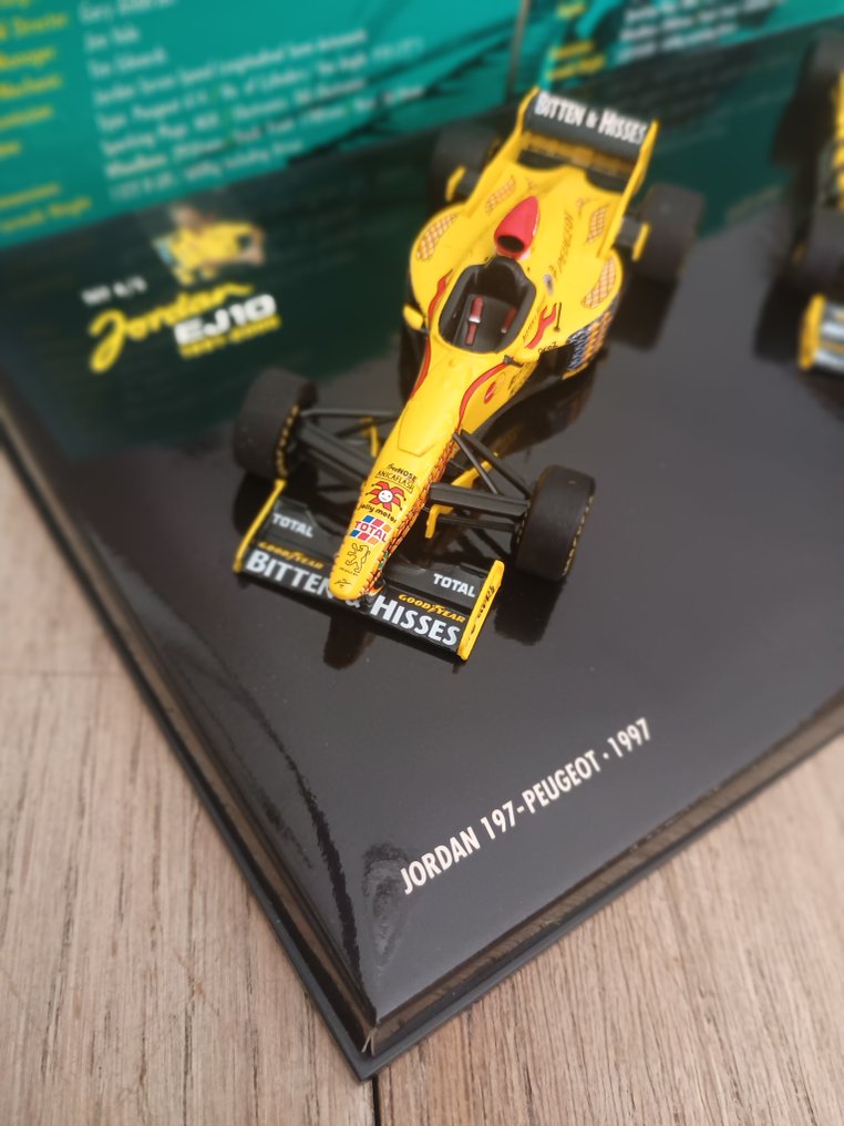Minichamps 1:43 - Rennwagenmodell - Jordan EJ 10 - 1994- 1995 - Formel 1 #1.0