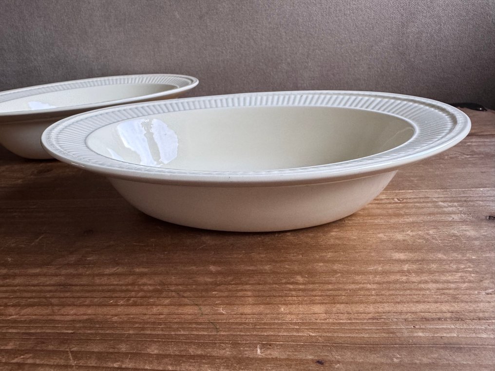 Wedgwood - John Goodwin - Table service (2) - Edme - Earthenware, Ceramic - Deep shells. #4.3