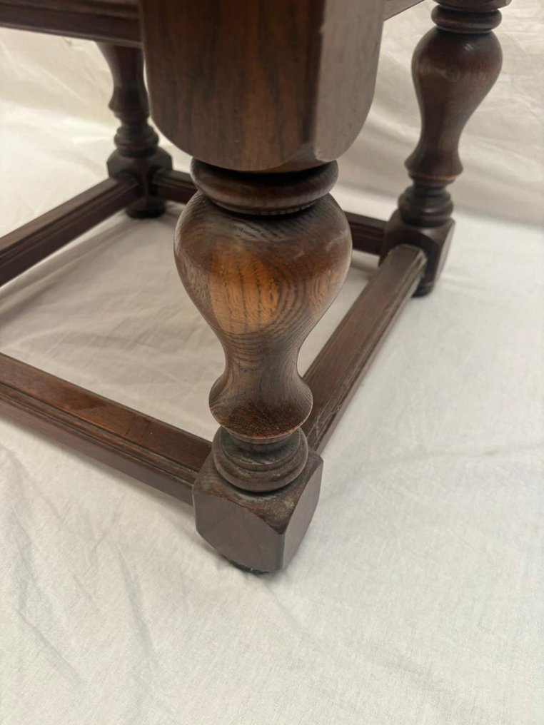 Coffee table - Side table with detailed carving - Wood #4.3