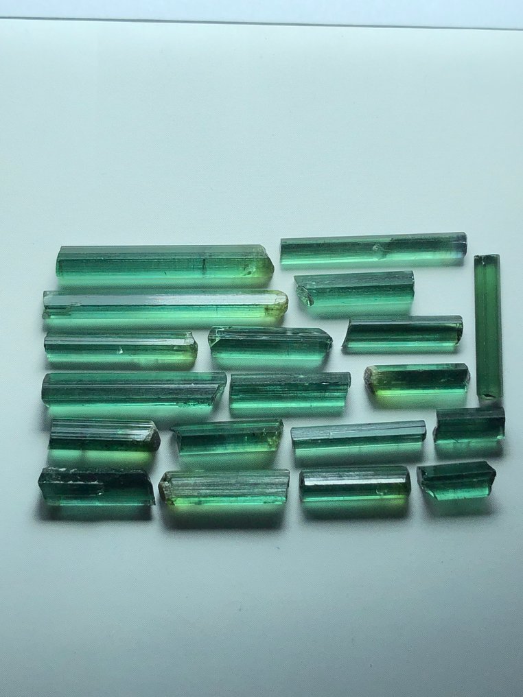 Natural Terminated Green Tourmaline Crystals / Rough. Crystals - Height: 20 mm - Width: 5 mm- 7.44 g - (1) #2.1