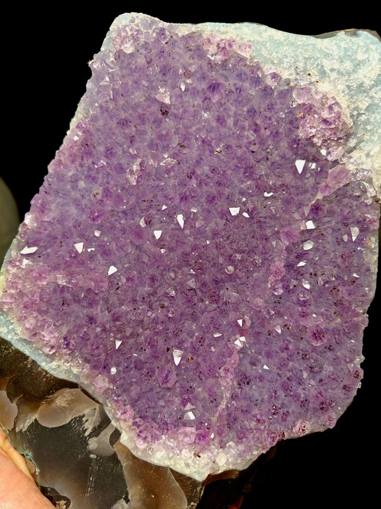 Amethyst in crystals on a matrix of agate. - Height: 17 cm - Width: 13 cm- 2200 g #3.2