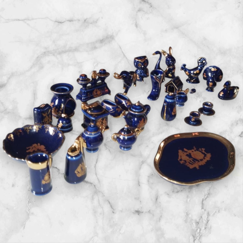Collezione a tema - Collezione di 30 miniature in porcellana di Limoges blu cobalto e oro. - Limoges #1.0