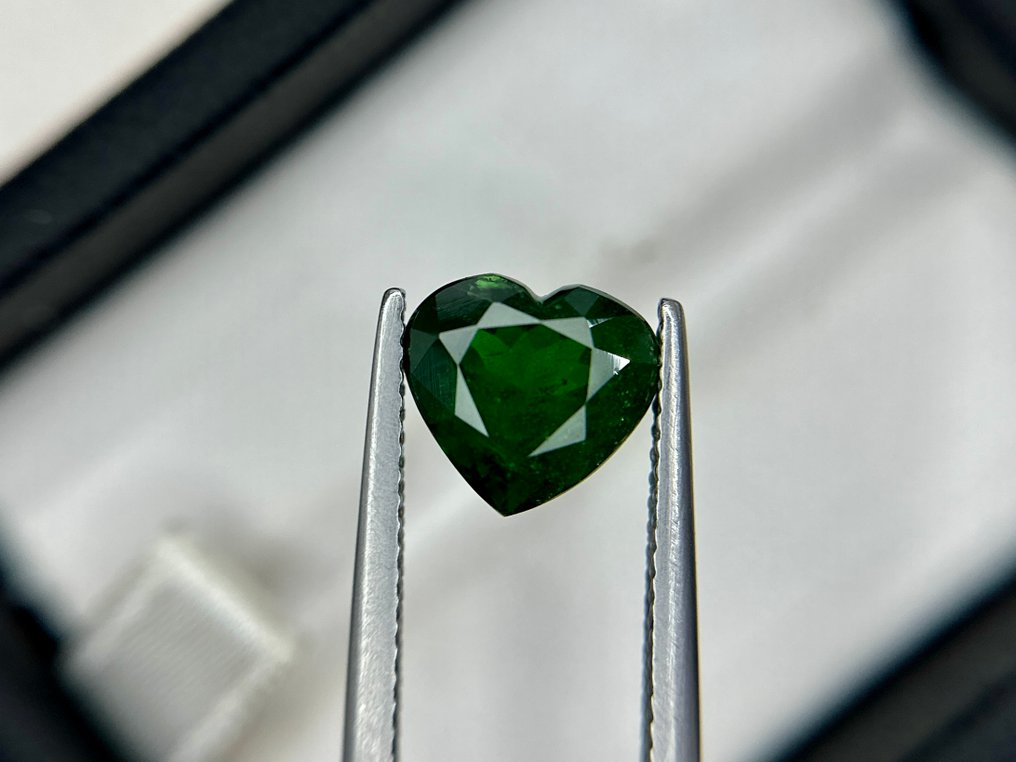 没有保留价 - 1 pcs  绿色 沙弗莱石  - 3.10 ct - 美国宝石研究院（GIA） - 心形托斯瓦石 #3.2