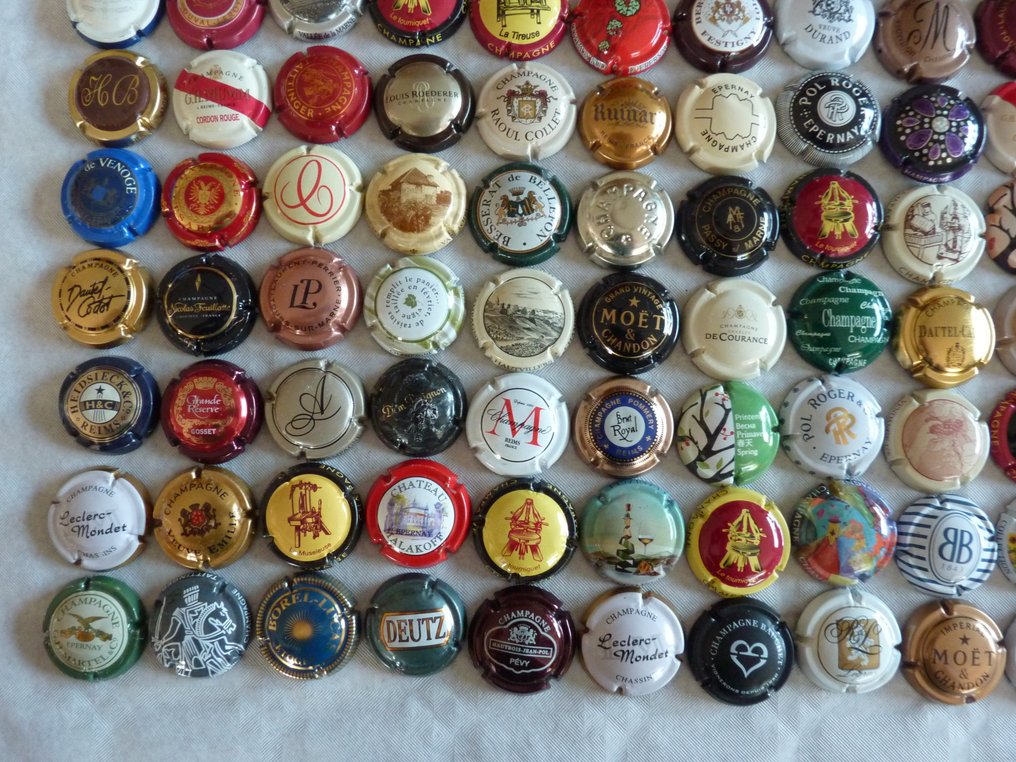 Themed collection - 300 champagne capsules. - Dom Pérignon, Mumm 2000, Perrier Jouet, Taittinger. #2.1