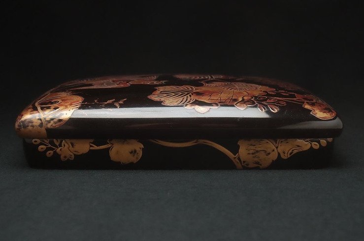 Κομψό παραδοσιακό ιαπωνικό κουτί γραφής (suzuribako), με επικάλυψη lacquerwork maki-e. - Ξύλο - Ιαπωνία - 1868-1926 #4.3