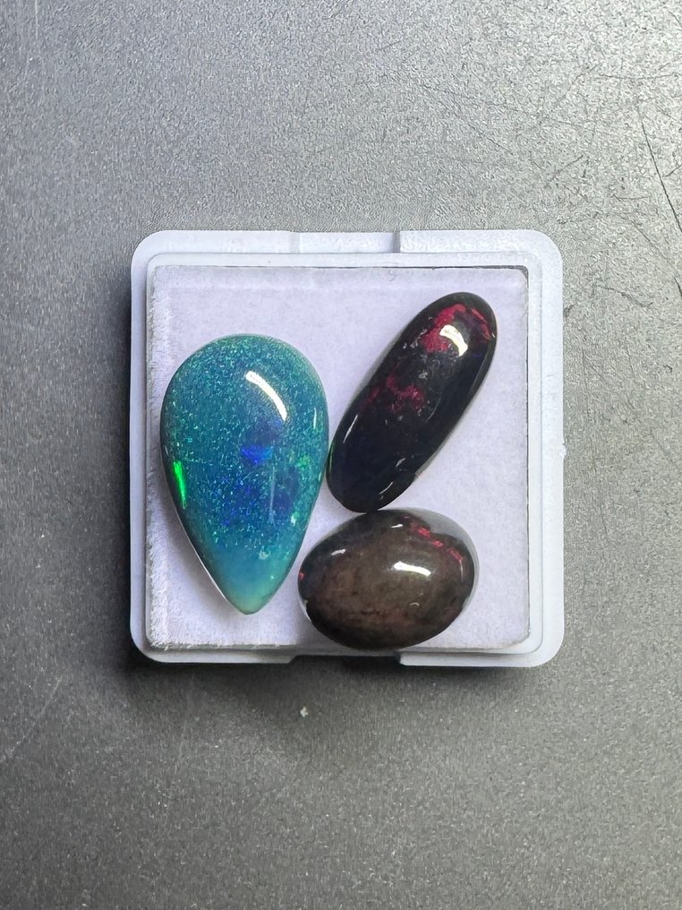 Σετ 3 μαύρων Opales από την Αιθιοπία. 9,17 καράτια. Χωρίς τιμή ελάχιστης προσφοράς. Καμποσόν- 1.83 g - (3) #2.1