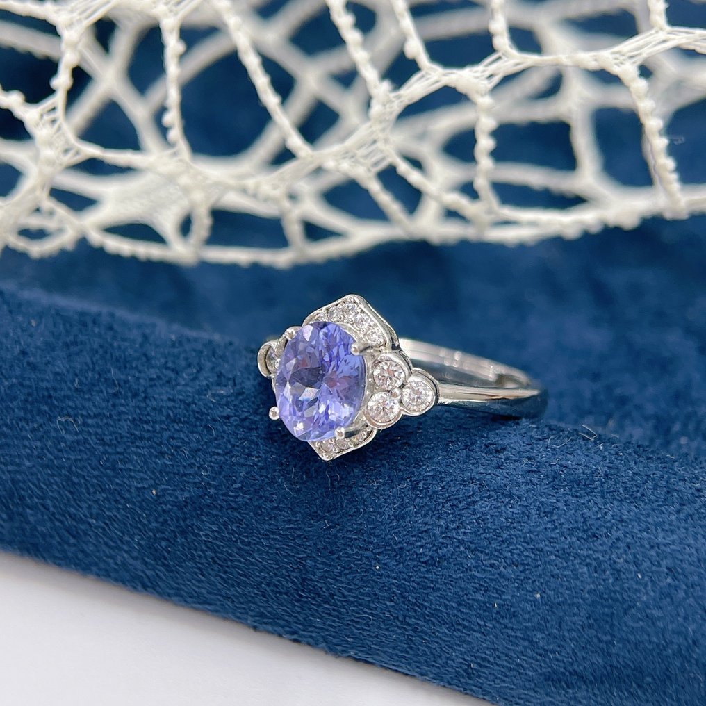 Tanzanite Statement Ring Classic Oval Solitaire in Silver - 1.26ct.- 2.5 g - (1) #1.0