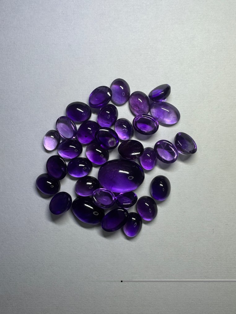 Set of 100ct of natural amethyst cabochons. Cabochons- 20 g - (32) #1.0