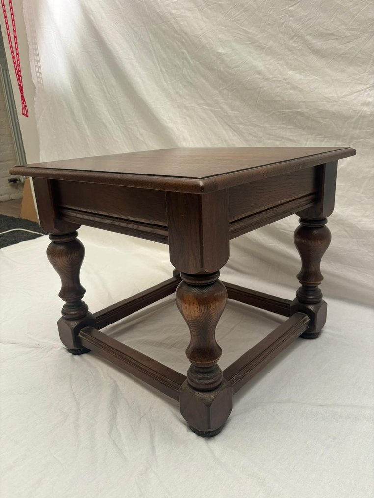Coffee table - Side table with detailed carving - Wood #2.1