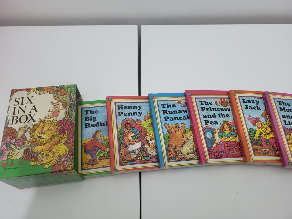 Maria Robbins, Diane Dawson - Six in a box - 1976 #4.3