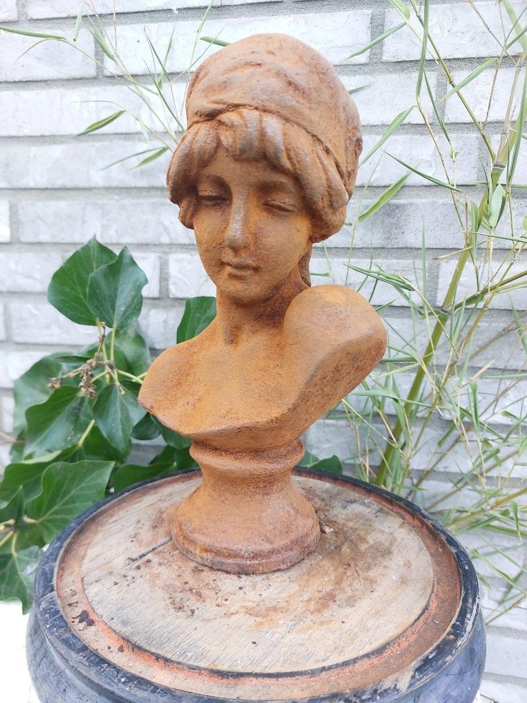 Statue, statue in cast metal female bust - 26 cm - Cast iron #1.0