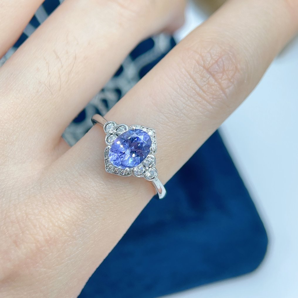Tanzanite Statement Ring Classic Oval Solitaire in Silver - 1.26ct.- 2.5 g - (1) #4.3