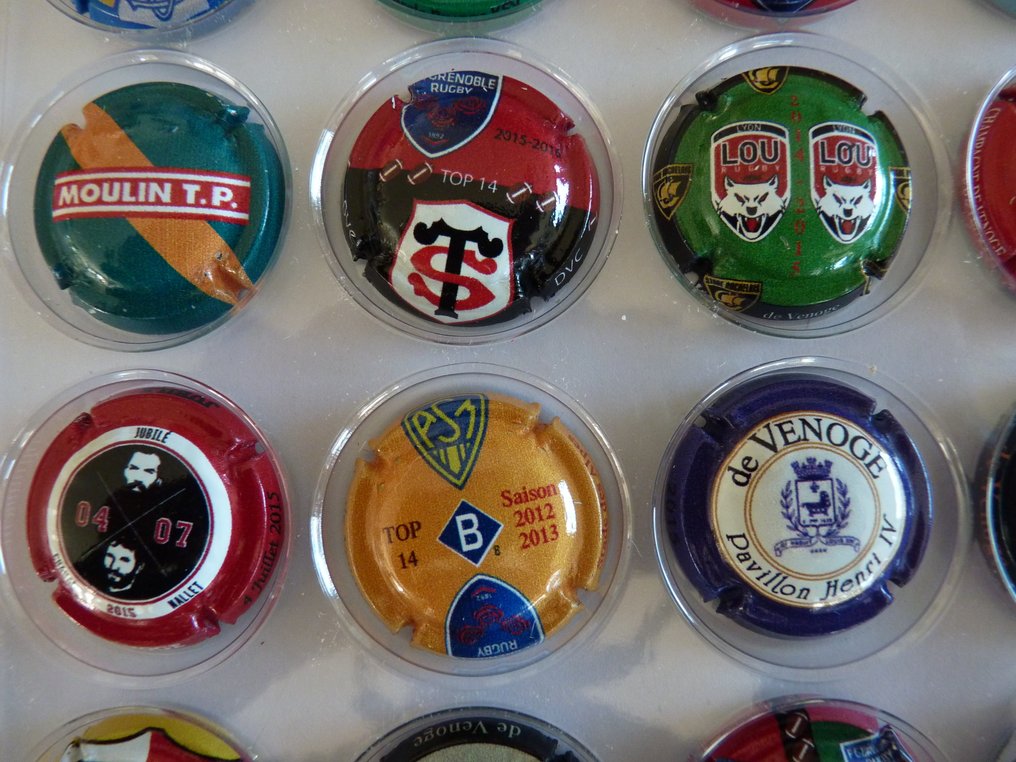 Themed collection - 40 Vénoge champagne capsules, all different (each capsule costs between 5 and 10 euros). #4.3