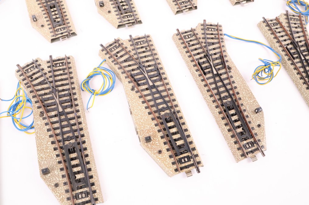Märklin H0 - 5203/5204/5138L - Binari di modellini di treni (13) - 13 pacchetti di delig M-Rails con scambi elettrici. #3.2