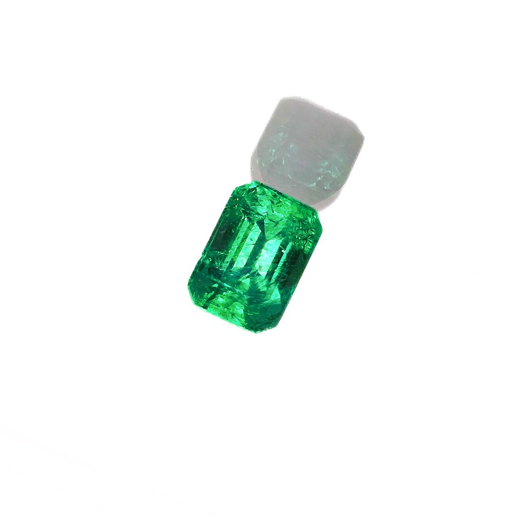 Smaragd  - 2.67 ct - International Gemological Institute (IGI) #4.3