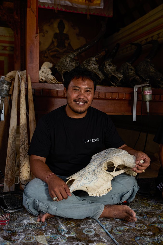 NO RESERVE PRICE - Stunning Bull skull with Glass Mozaic inlay - Pastel Green Color- Skull - Bos Taurus - 50 cm - 52 cm - 18 cm- Non-CITES species - (1) #1.0