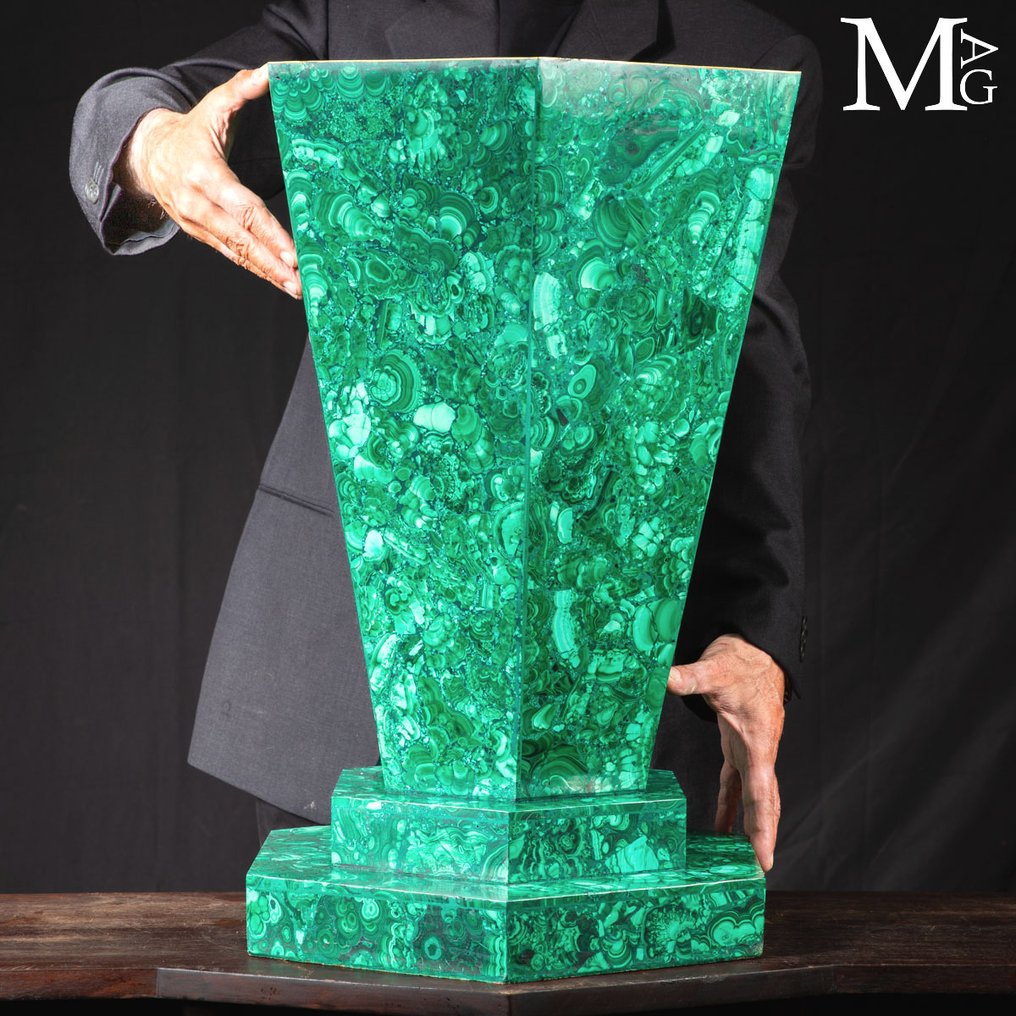 Monumental Vase in Natural Malachite – Imperial Style Lapidary Art - Height: 60 cm - Width: 40 cm- 16.17 kg #1.0