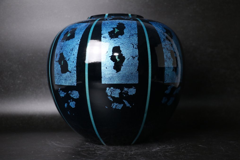 银色花瓶《Gin no Hana》由古川俊夫创作 - 陶瓷 - 古川利男 Furukawa Toshio (1949-) - 日本 - 1900-2000 #3.2