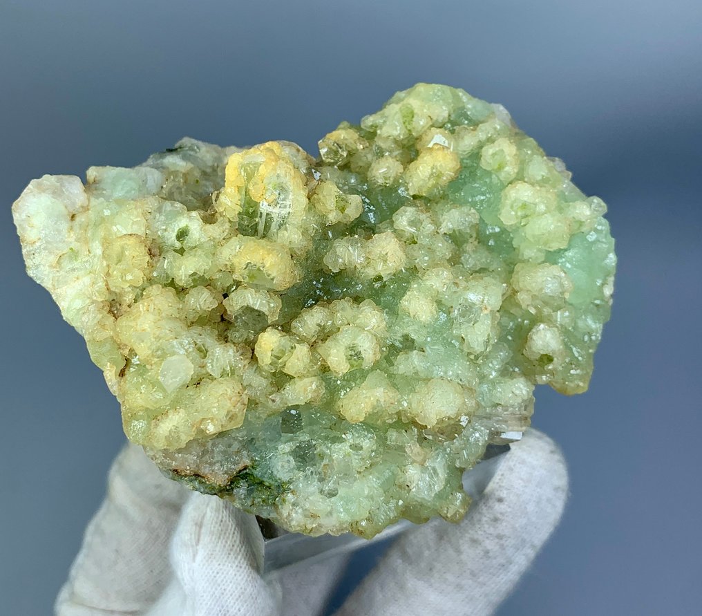 无底价预览：石英上的预青石伴随绿簇岩 标本 - 高度: 88 mm - 宽度: 68 mm- 534 g - (7) #2.1