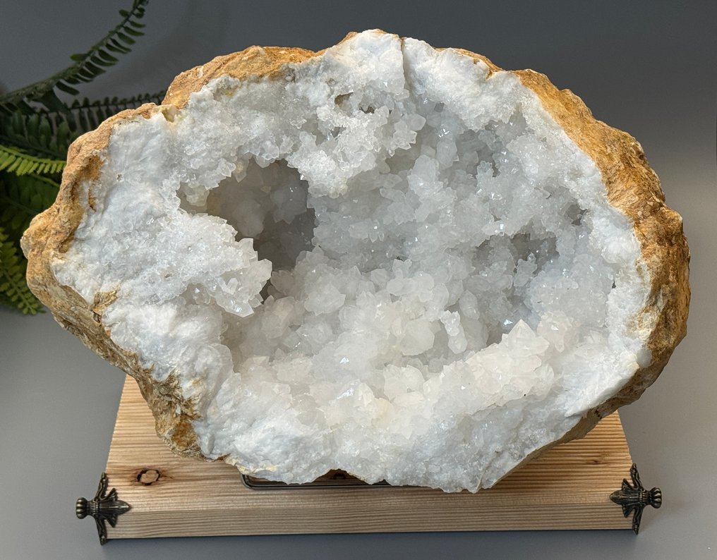 Top XXL quartz geode with white mountain crystal Geode - Height: 35 cm - Width: 25 cm- 9.5 kg - (1) #2.1