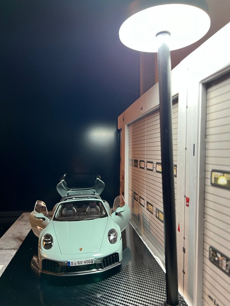 1:18 - Machetă mașină - Porsche 911 Targa GTS #4.3