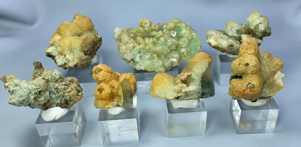 无底价预览：石英上的预青石伴随绿簇岩 标本 - 高度: 88 mm - 宽度: 68 mm- 534 g - (7) #1.0