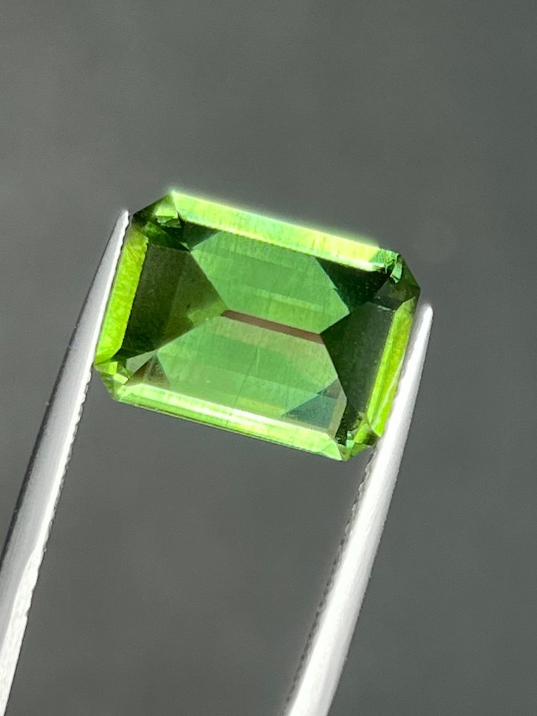 1 pcs  Verde Peridoto  - 12.12 ct - Antwerp Laboratory for Gemstone Testing (ALGT) #4.3