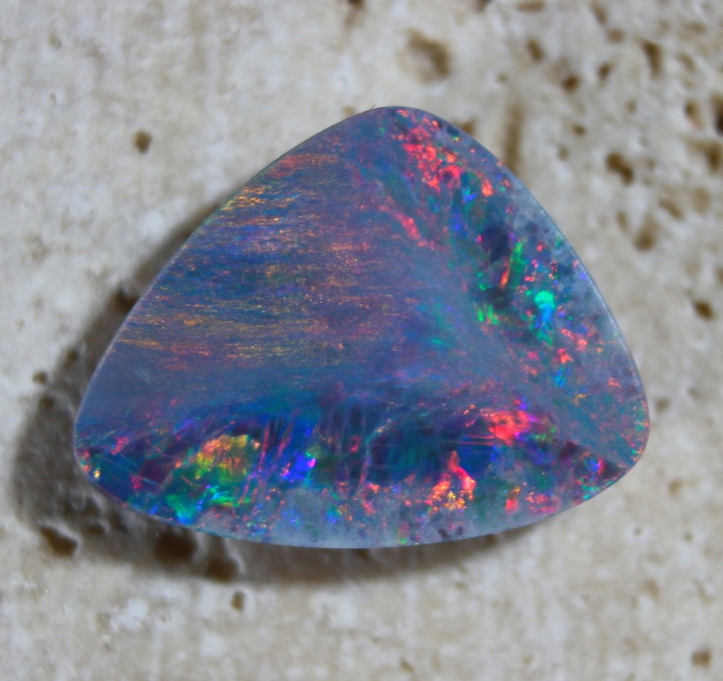 Free shipping on 2.10 ct. Australian Doublet Opal Stone - Height: 12 mm - Width: 10 mm- 0.42 g #2.1